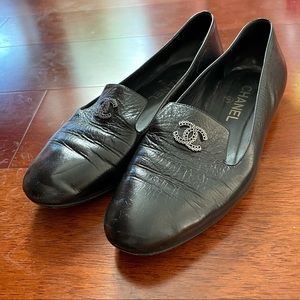 CHANEL Interlocking CC Logo Flats - Black Leather